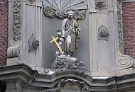 34_41228 Skulptur des Heiligen St. Joseph an der Fassade der katholischen St. Josephs Kirche in der Groen Freiheit auf St. Pauli. Die barocke Kirche wurde 1721 fertig gestellt, im Krieg 1944 fast vollstndig zerstrt und 1955 wieder aufgebaut.