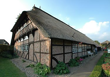 011_15003 - das Rieck-Haus ist Teil des Freilichtmuseums in Curslack; das Fachhallenhaus wurde 1533 errichtet und 1949 restauriert.
