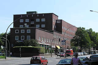 150 Adolph von Elm Hof, Fuhlsbttler Strasse Dennerstrasse - HH Barmbek; erbaut 1927 Architekt F. Ostermeyer.