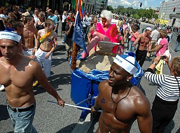 011_14676 - Die CSD - Parade durch die Hamburger Innenstadt zeigt das Selbstverstndnis von Homo-, Bi- und Transsexuelle in unserer Gesellschaft.