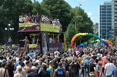 011_14683 - tausende TeilnehmerInnen demonstrieren am CSD fr die Rechte der Homosexuellen. 