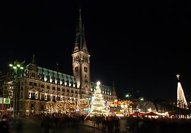 11_15256 -Weihnachtsmarkt vor dem Hamburger Rathaus.